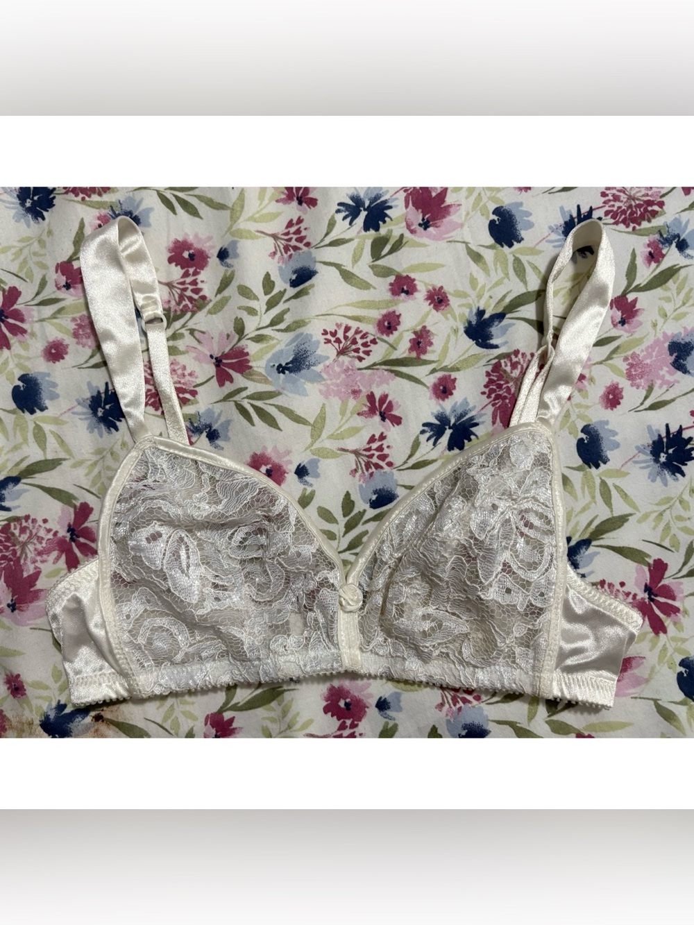 Vintage 1980s Victoria’s Secret Gold Label White Lace Bra